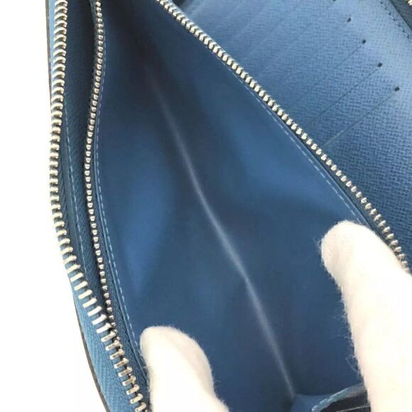 Louis Vuitton Taiga Vertical Leather Zippy Around Long Wallet/4AE0519 - Picture 4 of 8